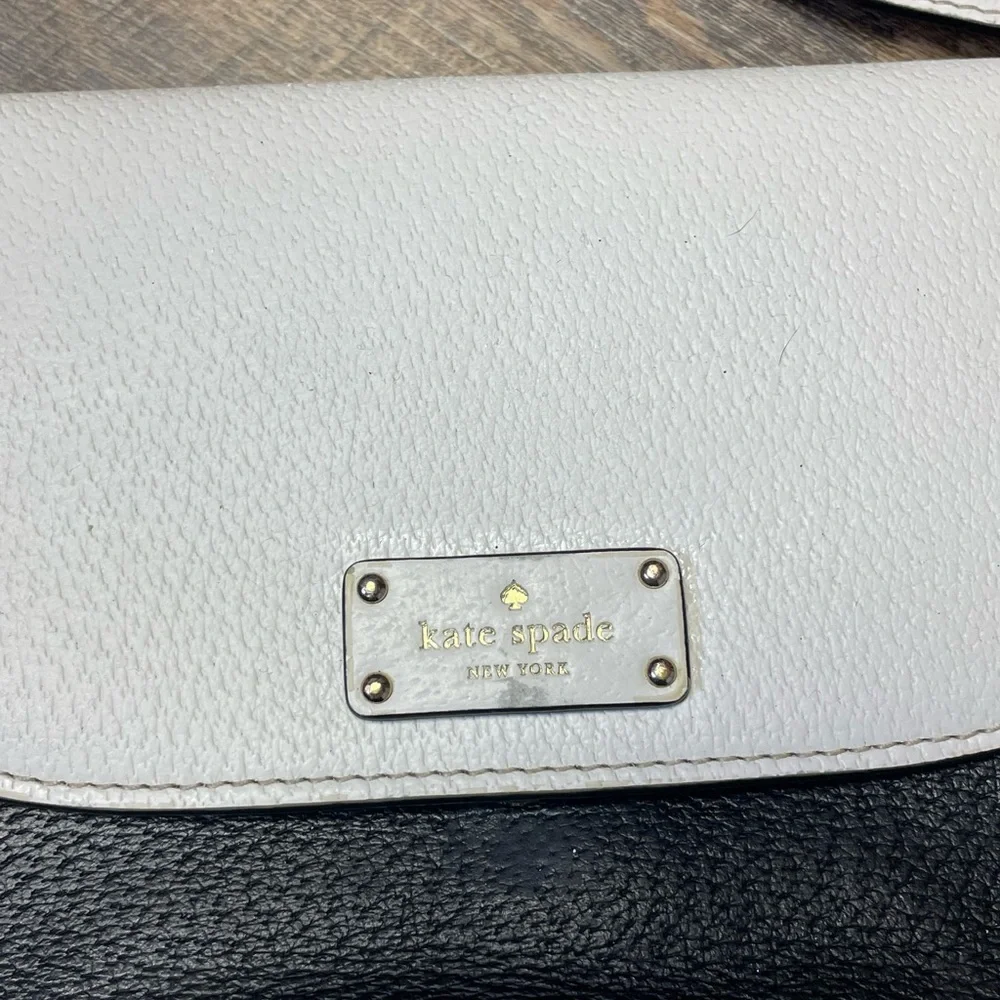 Kate Spade New York Colorblock Ivory Black Pebbled Leather Crossbody Small - Picture 2 of 15